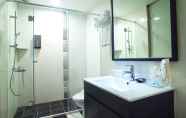 Toilet Kamar 5 Green World Hotel Zhonghua