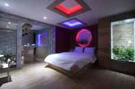 Kamar Tidur Wow Motel