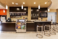 Bar, Cafe and Lounge Courtyard by Marriott Montreal West Island/Baie D'Urfe