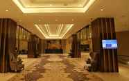 Lobby 5 Pride Plaza Hotel Aerocity New Delhi