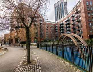 Exterior 2 Apartment Wharf – Water Gardens