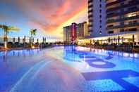 Swimming Pool Hard Rock Hotel Tenerife