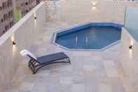 สระว่ายน้ำ Burj Alhayah Hotel Suites Olaya