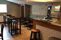 Bar, Cafe and Lounge 19th Hole Hotel