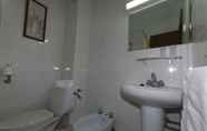 In-room Bathroom 7 Hostal Goyma I