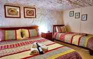 Kamar Tidur 3 Underground Bed and Breakfast