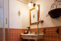 In-room Bathroom Casa Rural Abuela Maxi