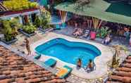 Swimming Pool 2 Viajero Cali Hostel & Salsa School