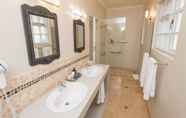 Toilet Kamar 7 Baruch Guest House on Rhodes Noord