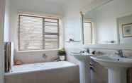 In-room Bathroom 7 Fairlight Beach House