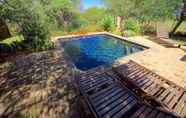 Swimming Pool 5 Raptors Lodge N16