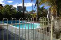 Swimming Pool Bororen Motel