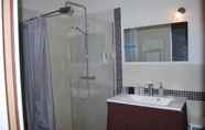 In-room Bathroom 3 Le Mas de Servant Chambres d'Hotes