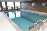 Swimming Pool Sandman Hotel Abbotsford Airport