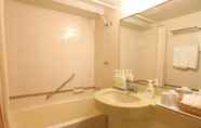 Toilet Kamar 2 Hotel ViaMare Kobe