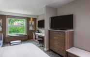 Bedroom 5 Courtyard by Marriott Edgewater NYC Area