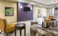 Lobi 5 Comfort Inn & Suites