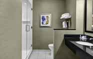 Toilet Kamar 4 Fairfield Inn & Suites Lansing at Eastwood