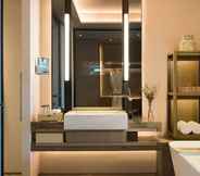 In-room Bathroom 6 Shenzhen Marriott Hotel Nanshan