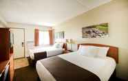 Bedroom 4 Riviera Motor Inn
