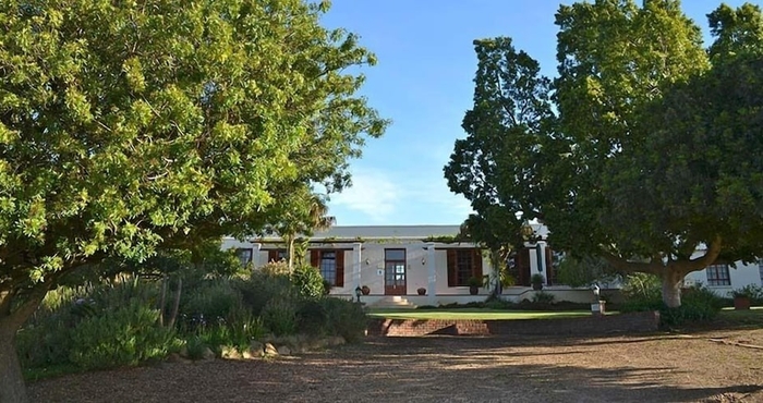 Exterior Ridgeback House