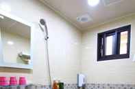 Toilet Kamar Happyday Guesthouse