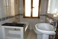 In-room Bathroom AbitaSardegna La Caletta