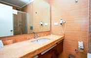 Toilet Kamar 4 Green Garden Resort & Spa Hotel