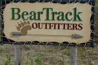 Bangunan Bear Track Outfitters