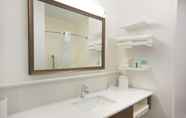 Toilet Kamar 3 Hampton Inn & Suites Stillwater West