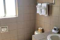 Toilet Kamar Motel 6 Richmond, CA – Civic Center
