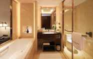 In-room Bathroom 6 Wyndham Grand Plaza Royale Huayu Chongqing