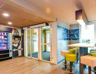 Lobby 2 Ibis Budget Coutances