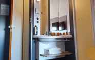 In-room Bathroom 5 Ibis Budget Coutances