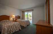 Bedroom 7 Crown Resorts at the Poconos
