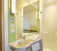 In-room Bathroom 6 ibis budget Cosne-sur-Loire