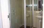 In-room Bathroom 6 Amaroo Hotel Dubbo