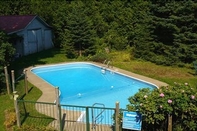 Swimming Pool Auberge Le Clos-Joli