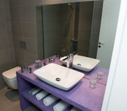 In-room Bathroom 2 Bianco Hotel
