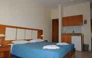 Kamar Tidur 3 Esperides Beach Hotel Apartments