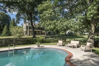 Swimming Pool The Inn at Grace Winery