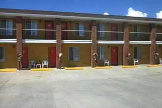 Exterior 4 Color Country Motel