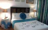 Bedroom 4 La Rochelle Inn