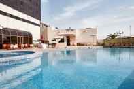 Swimming Pool Crowne Plaza Riyadh Palace, an IHG Hotel
