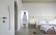 Bedroom 4 Delmar Apartments & Suites
