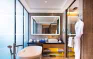 In-room Bathroom 7 Novotel Ningbo East