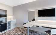 Bedroom 6 Microtel Inn & Suites By Wyndham Perry