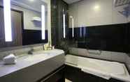 In-room Bathroom 7 Ramada by Wyndham Dubai Barsha Heights