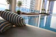 Kolam Renang Ramada by Wyndham Dubai Barsha Heights