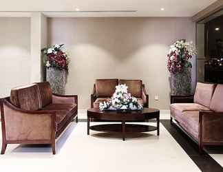Lobby 2 Towlan Suites 3